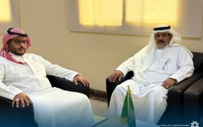 بحضور سعادة مدير جمعية البر الخيرية بالعيص قام سعادة عميد الكلية بتسليم شهادات الدورة التدريبية